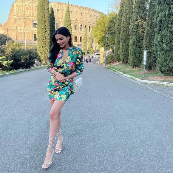 Beautiful party dress. Very light and elegant - Picture 3 of 3